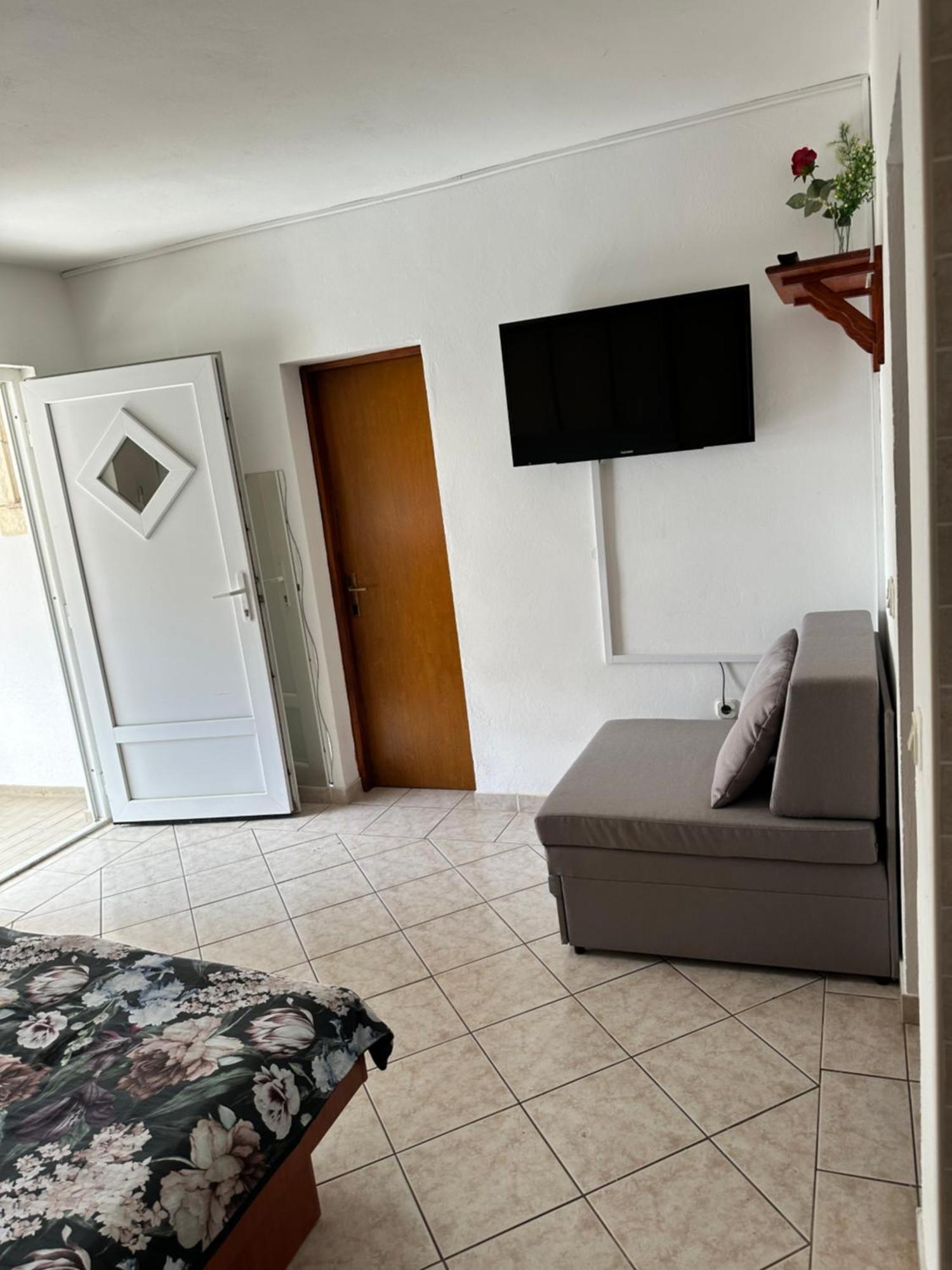 Apartments Kristina Vir Exterior photo
